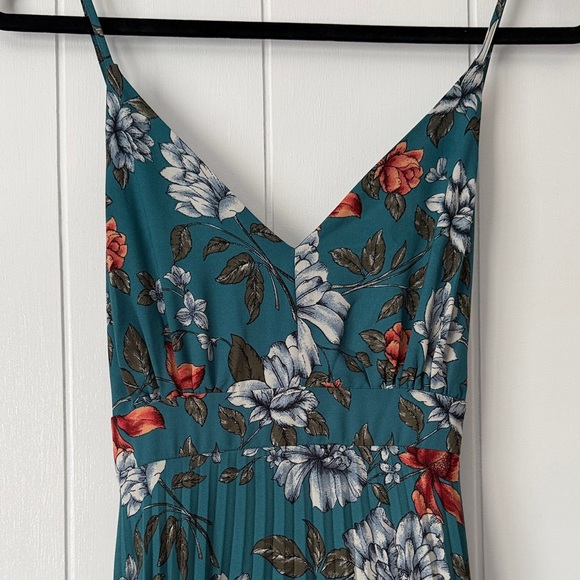 Jessica Simpson Teal and Red pleated Floral Maxi Dress - Picture 2 of 4